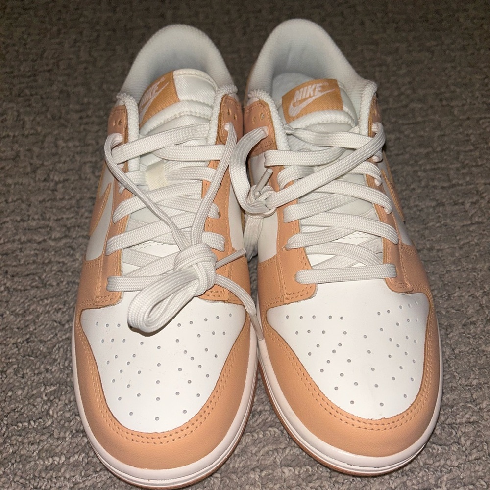 AUTHENTIC BRAND NEW never worn women’s Nike dunks